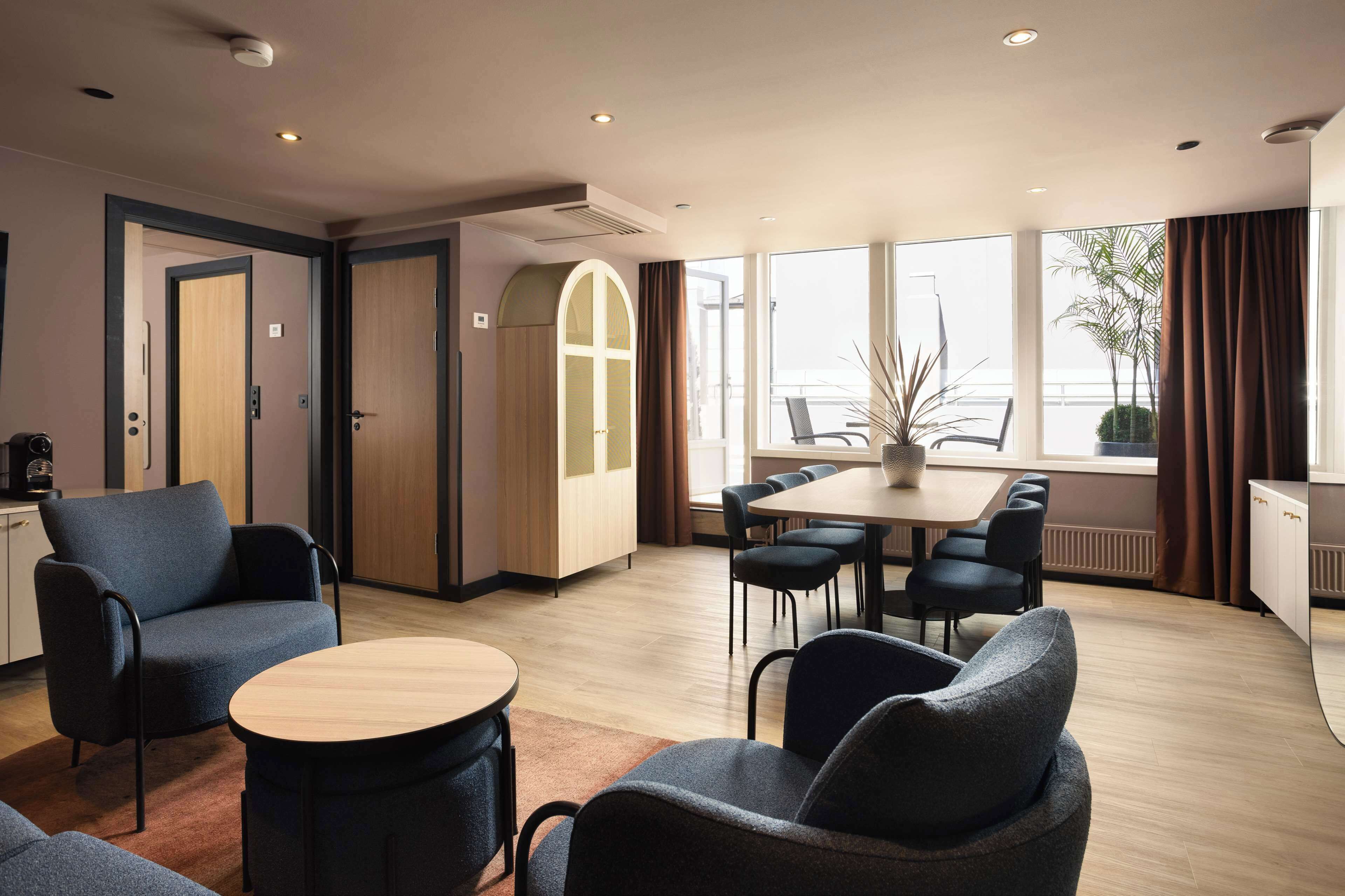 suite (master) | in-room safe, desk, free wifi, bed sheets