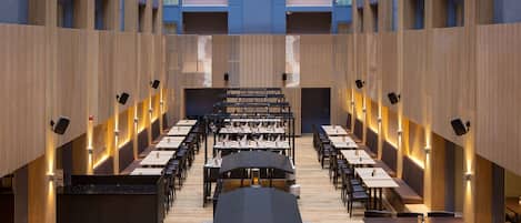 Se ofrece un desayuno bufé todos los días (225 NOK por persona)