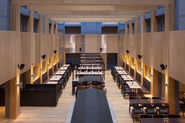 Se ofrece un desayuno bufé todos los días (225 NOK por persona)