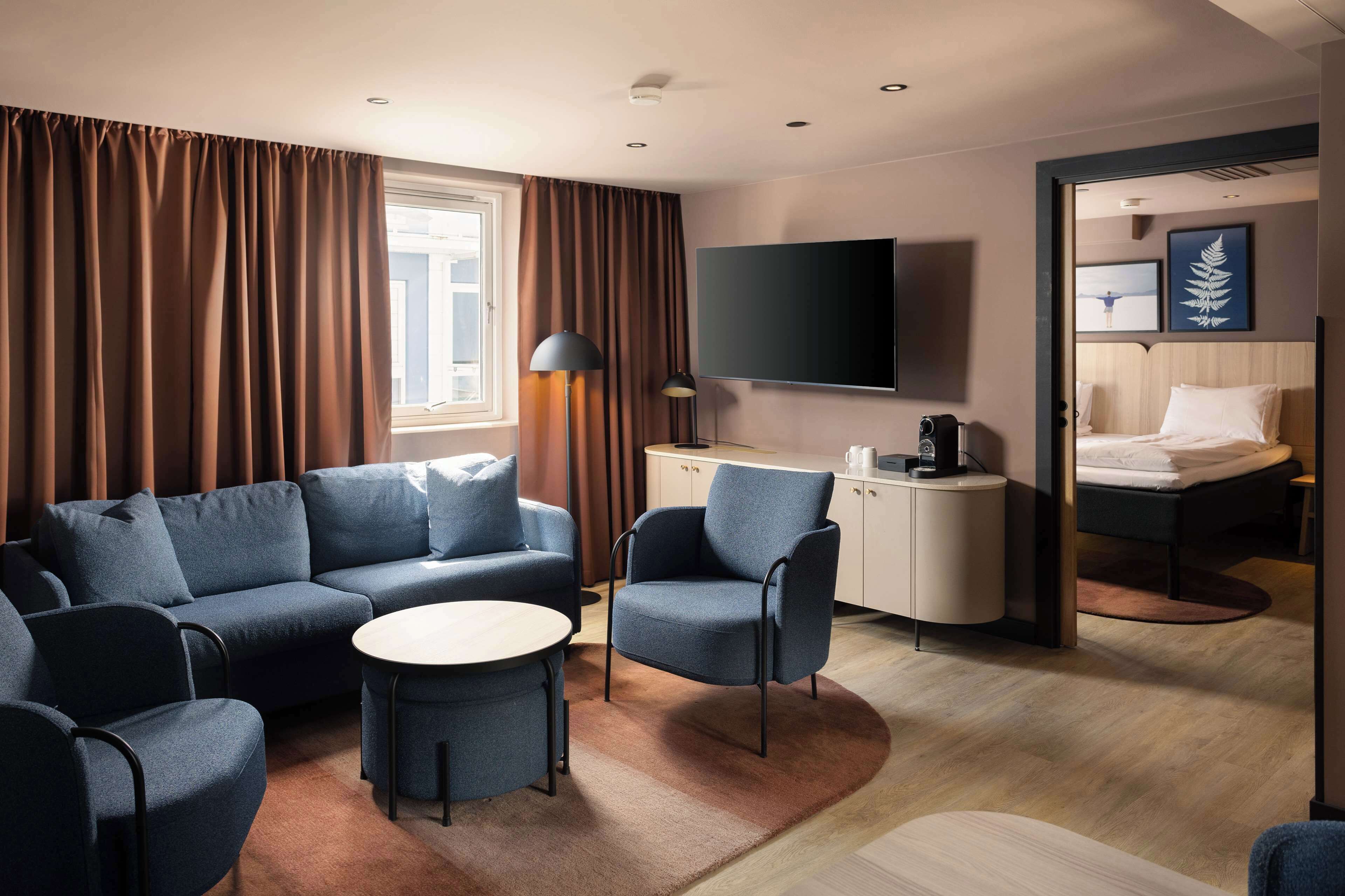suite (master) | in-room safe, desk, free wifi, bed sheets
