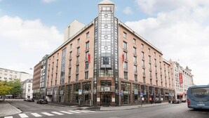 A corner building with a modern design, featuring large windows and a prominent entrance. - Scandic Victoria (Oslo)