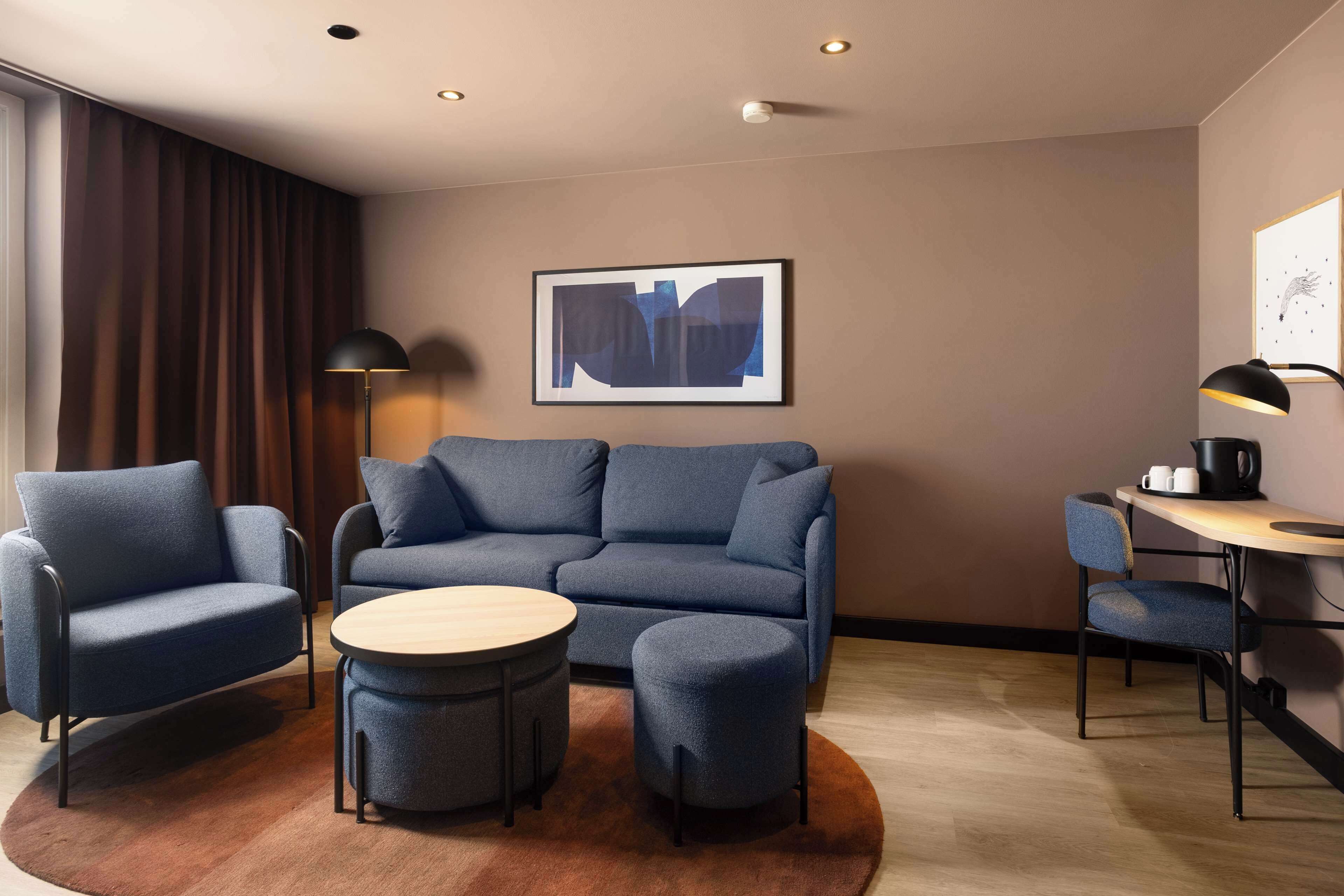 junior suite | in-room safe, desk, free wifi, bed sheets