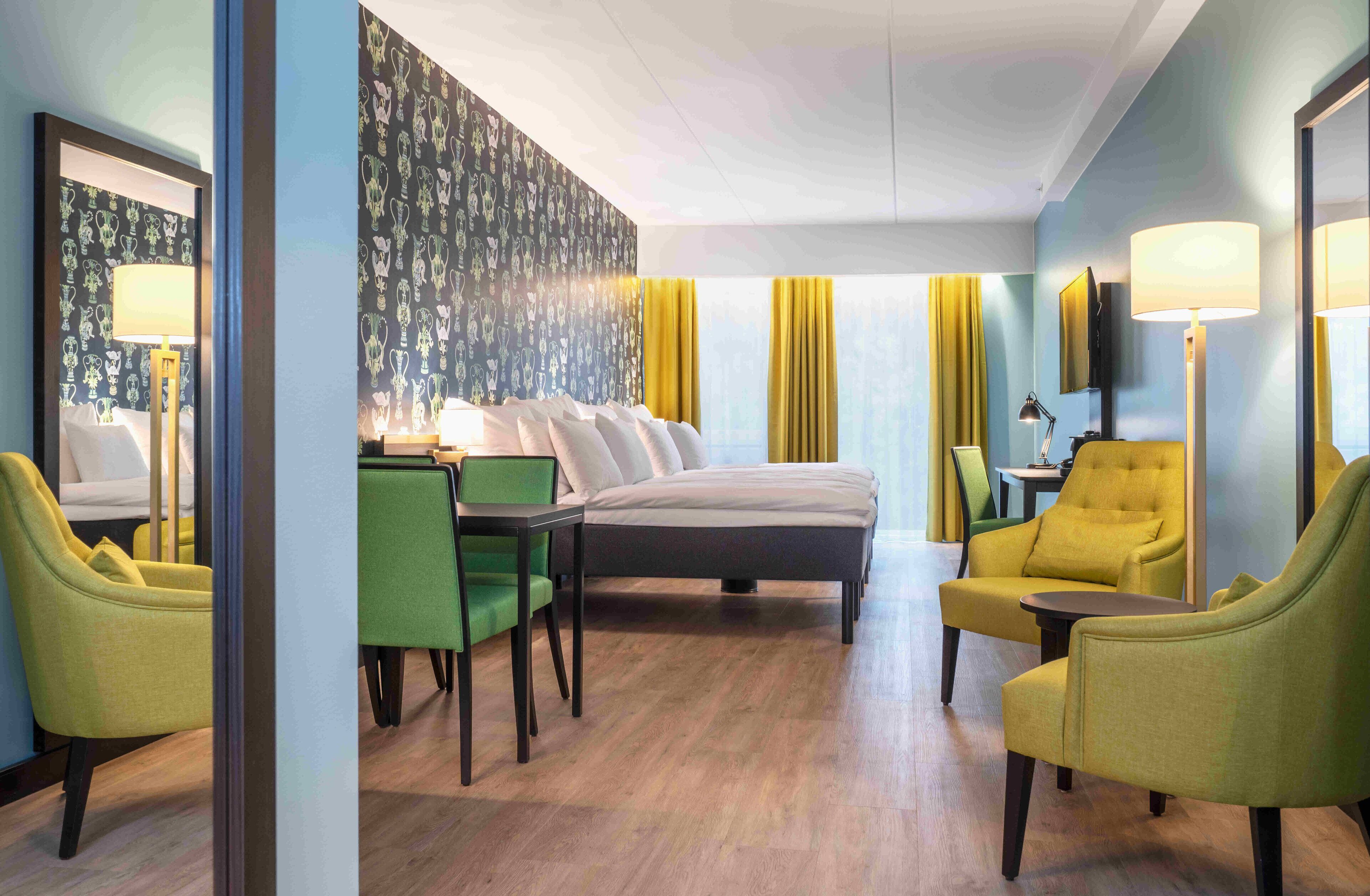 junior suite, non smoking | premium bedding, minibar, desk, blackout curtains