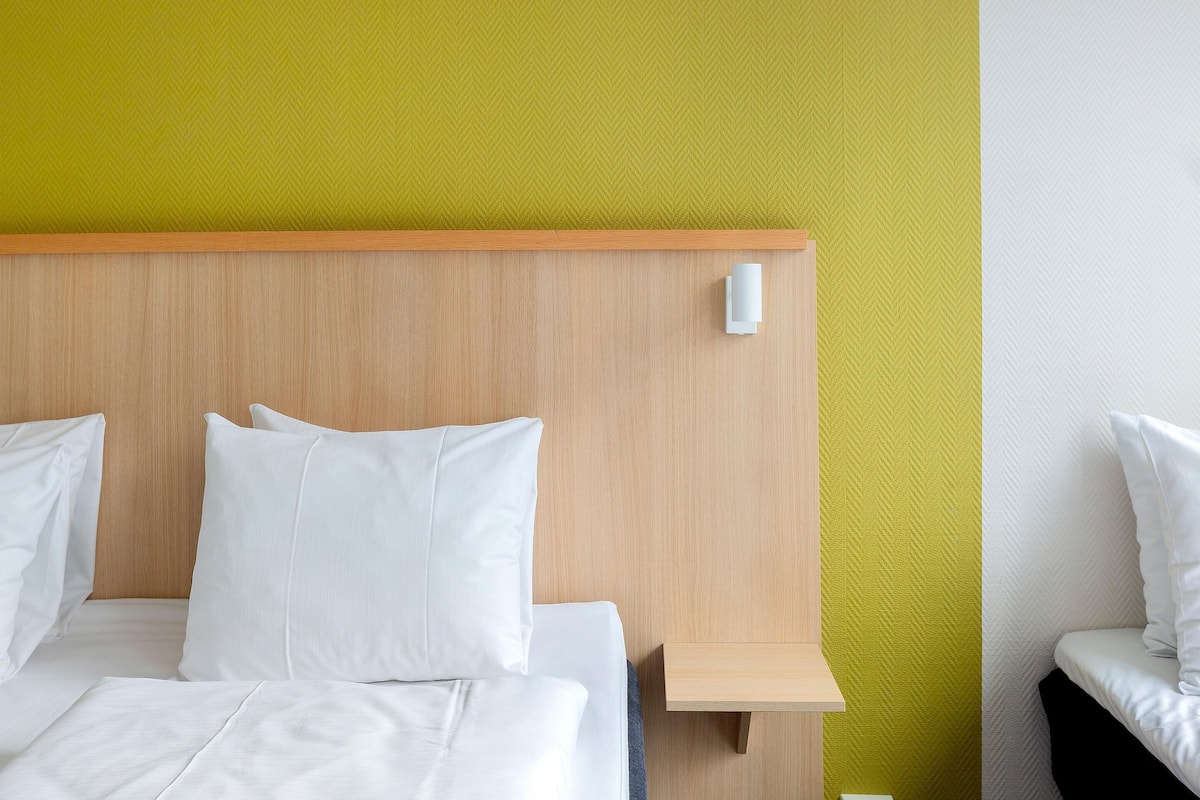 Family Room, Multiple Beds, Non Smoking | Desk, free WiFi, bed sheets