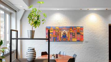 Daily continental breakfast (NOK 115 per person)