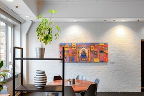 Desayuno continental (NOK 115 por persona) 