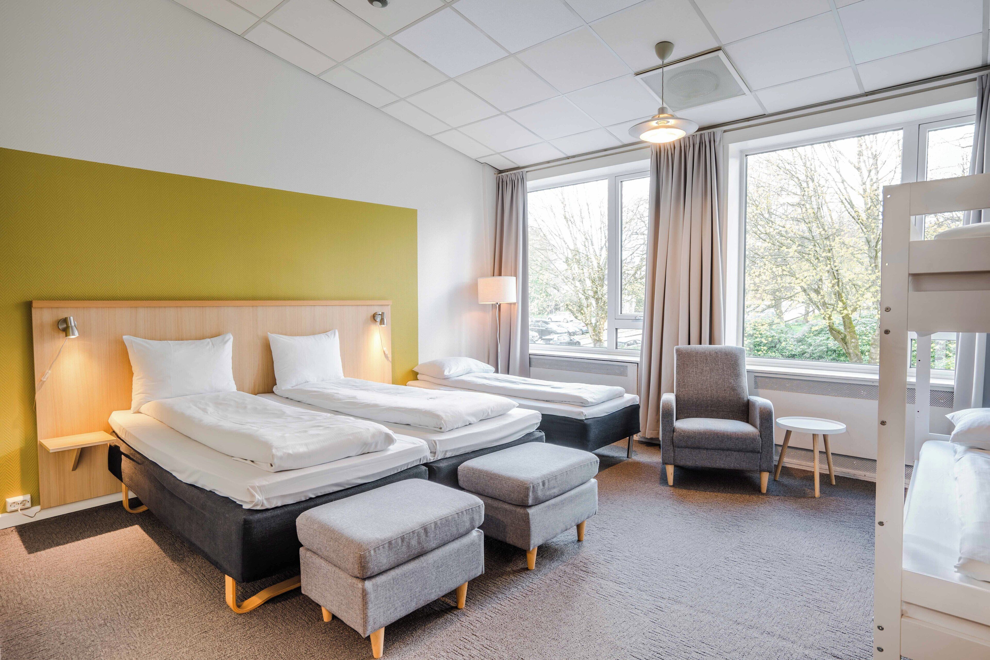 family room (5 people) | 1 bedroom, desk, free wifi, bed sheets