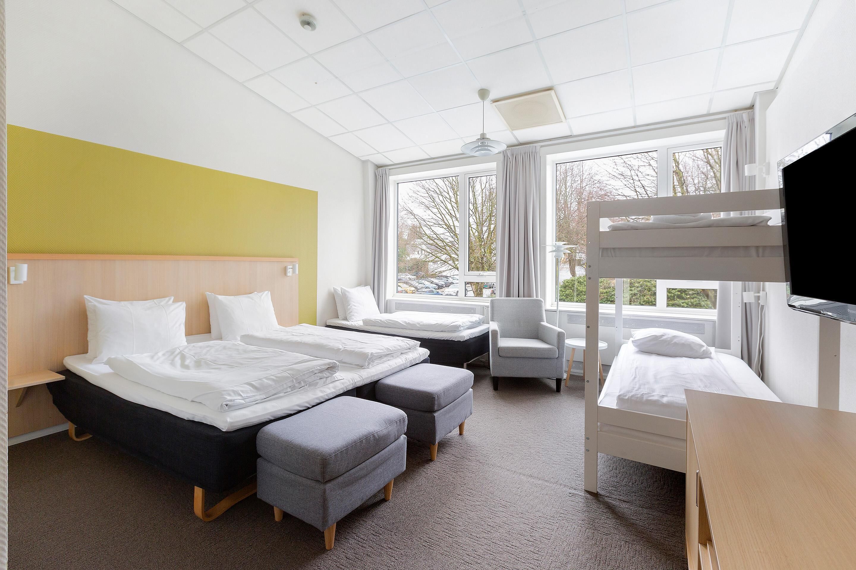 Family Room, Multiple Beds, Non Smoking | Desk, free WiFi, bed sheets