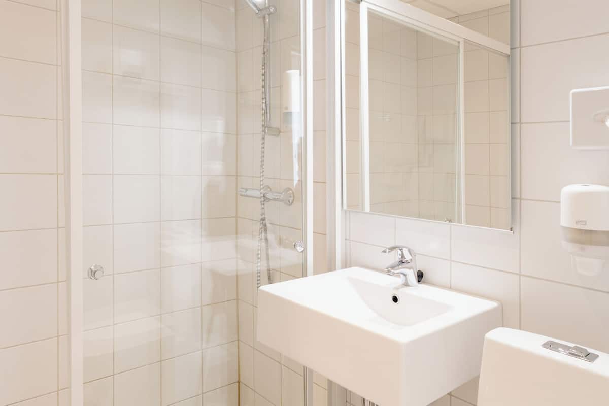 triple room | 1 bedroom, desk, free wifi, bed sheets