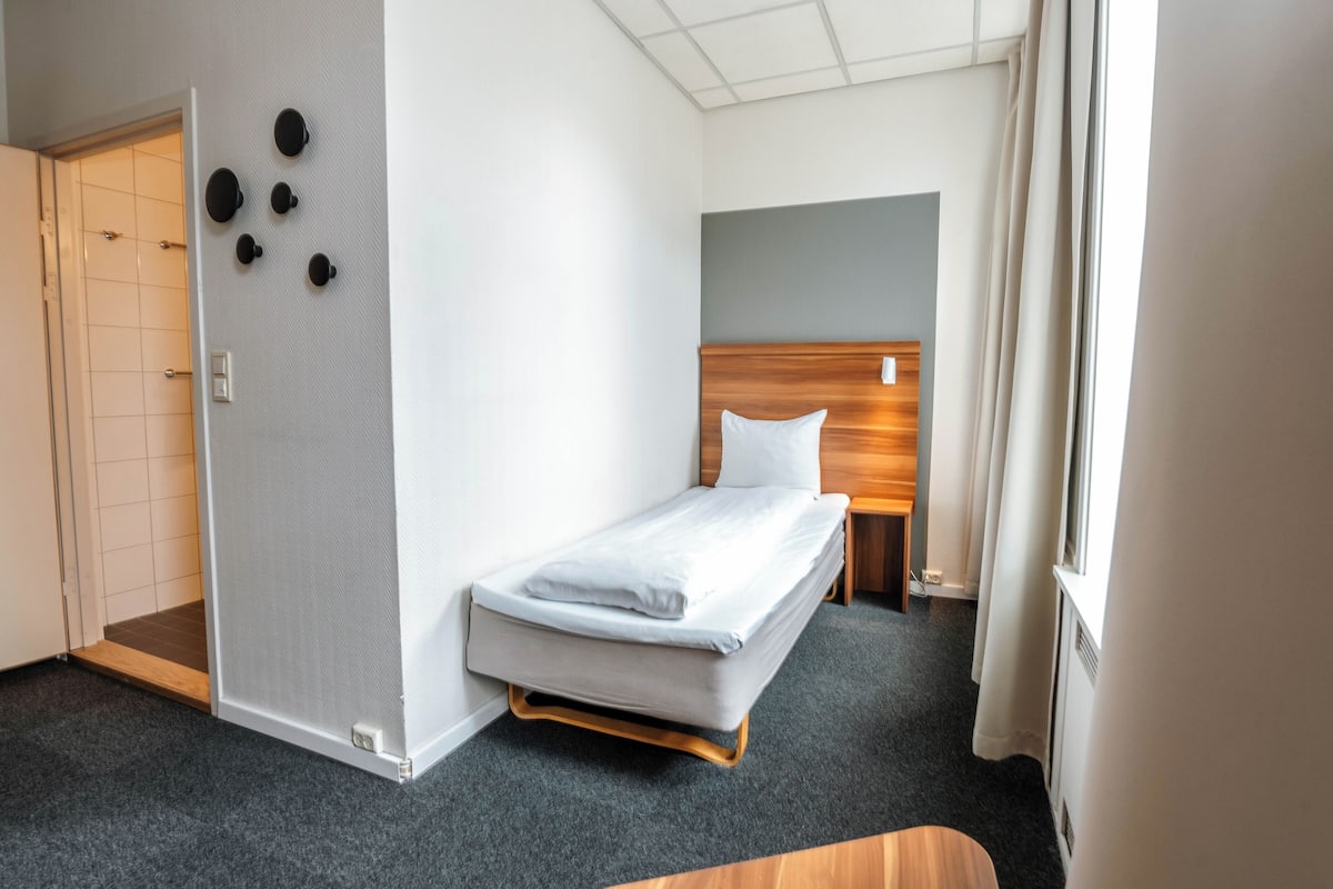 1 bedroom, desk, free WiFi, bed sheets