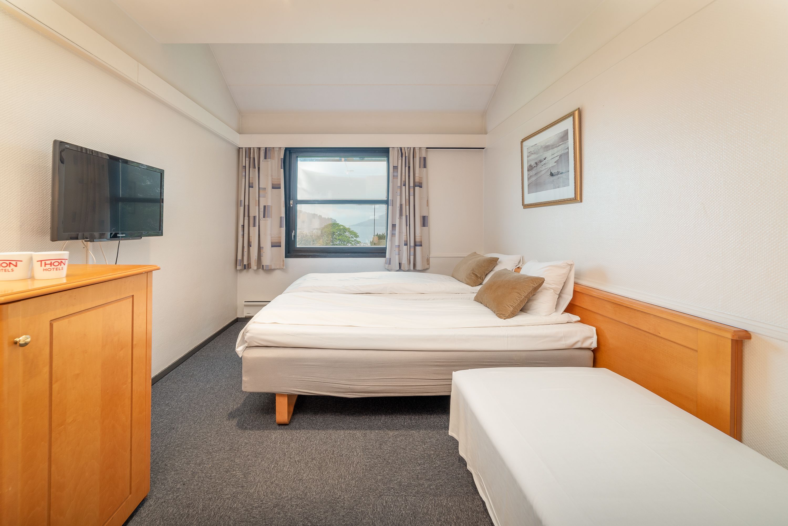 standard twin room, non smoking | desk, wifi, bed sheets