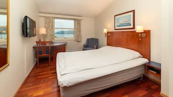 Una scrivania, Wi-Fi (a pagamento), lenzuola