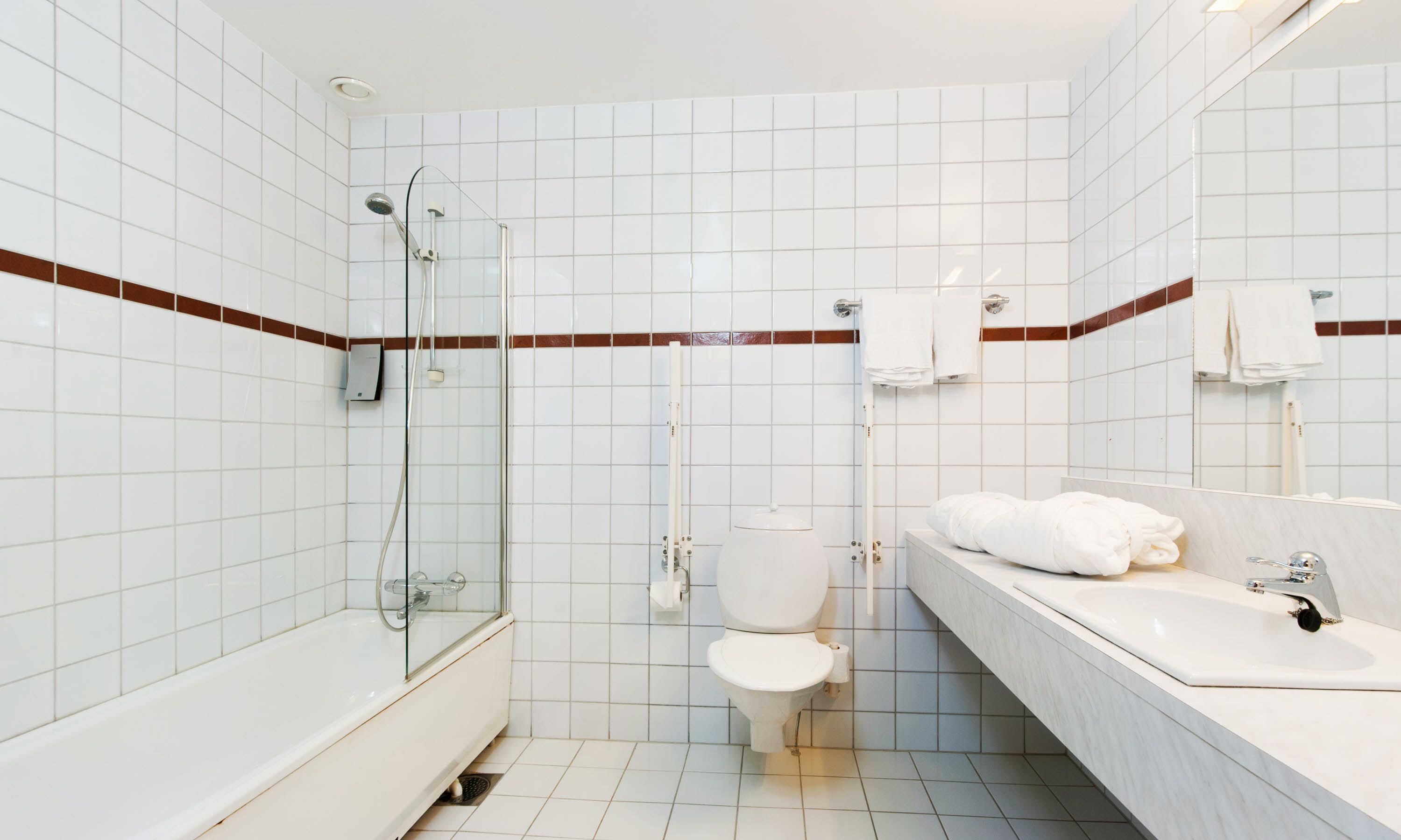 superior room, non smoking | bathroom | shower, hair dryer, towels