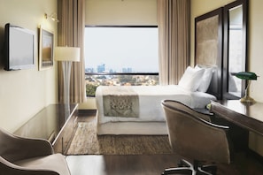 Classic Room, 1 King Bed, City View