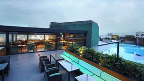 A rooftop bar with outdoor seating and a pool. - Four Points by Sheraton Lahore (Lahore)