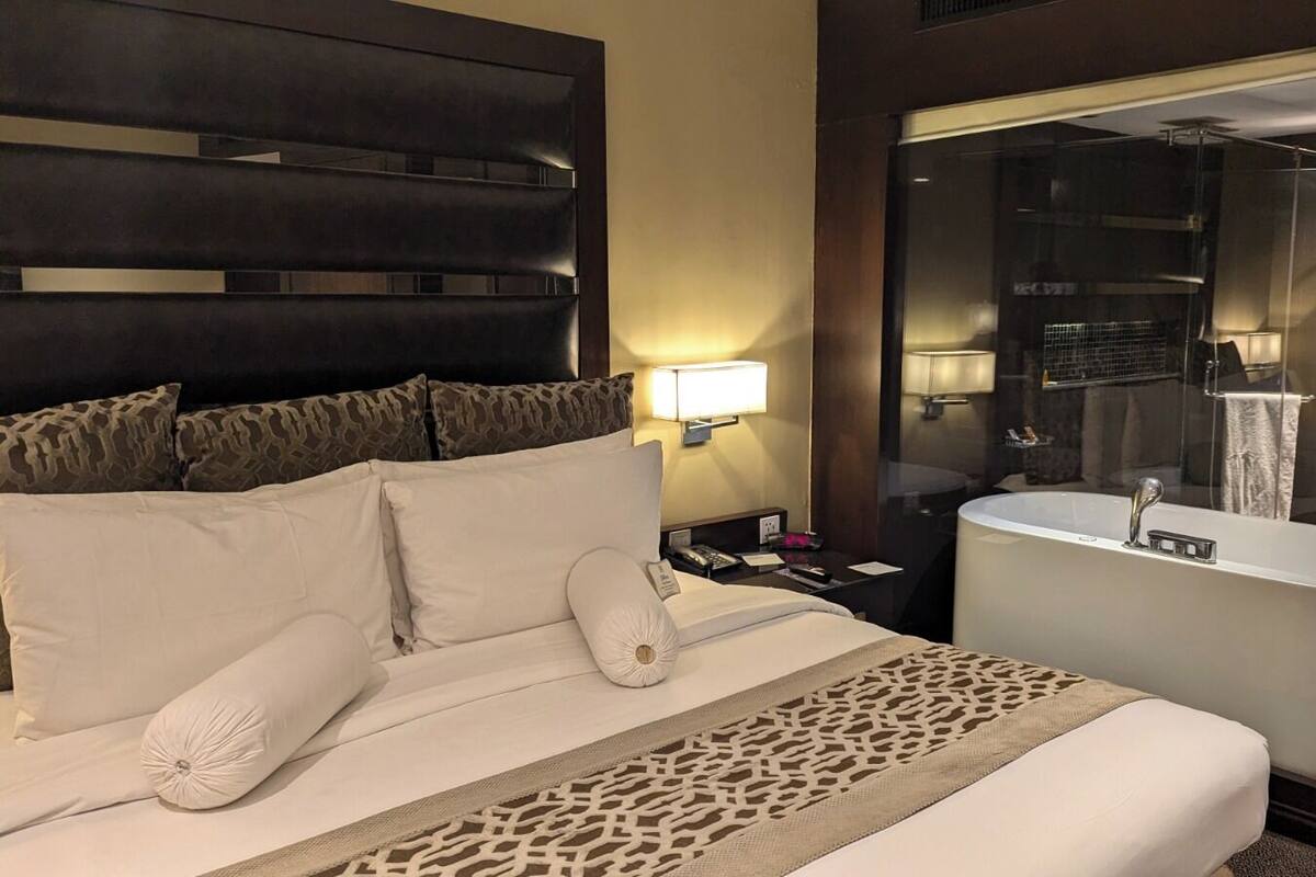 Premium bedding, down duvets, minibar, in-room safe