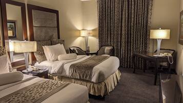 Minibar y caja de seguridad en la habitación