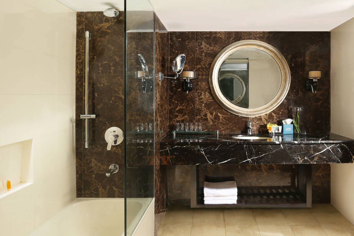 Jetted bath, free toiletries, hair dryer, bathrobes