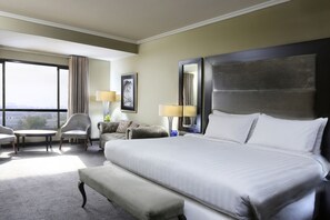 Chambre Exécutive, 1 très grand lit | Minibar, coffres-forts dans les chambres, fer et planche à repasser