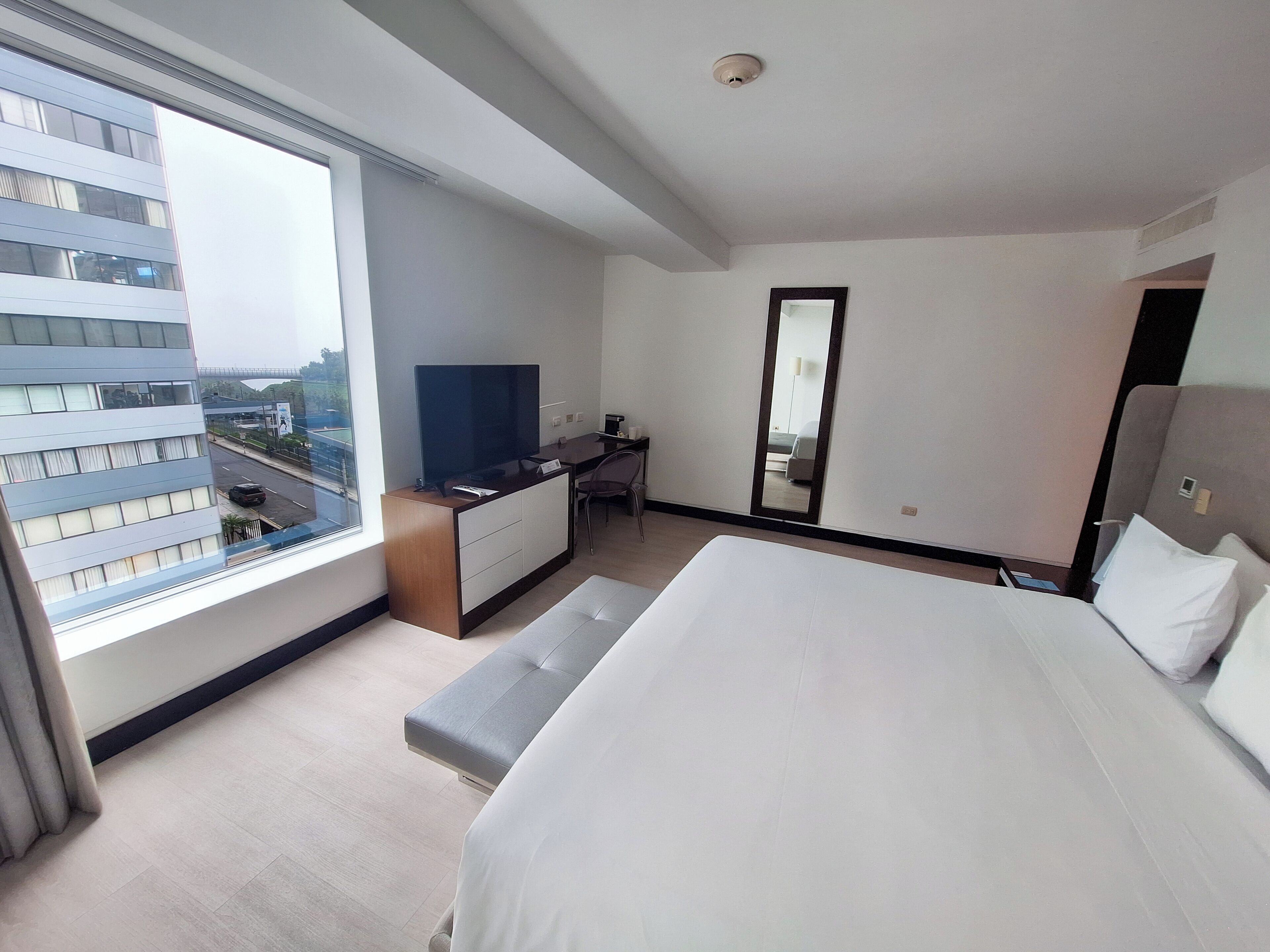 premium room, 1 king bed, non smoking | premium bedding, pillow-top beds, minibar, in-room safe