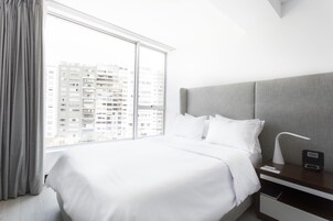 Ropa de cama de alta calidad, colchones con pillow-top y minibar