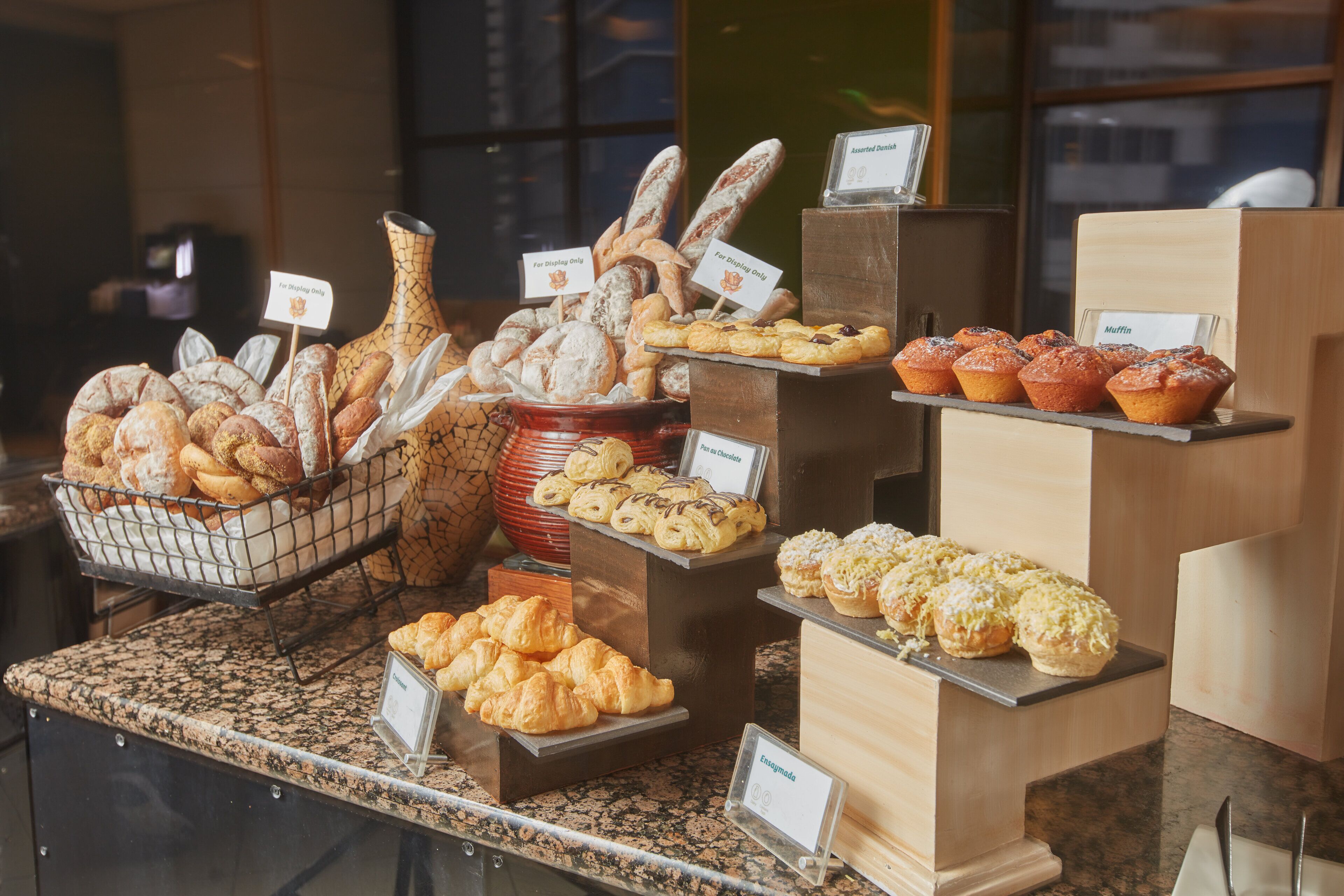 breakfast, lunch and dinner served