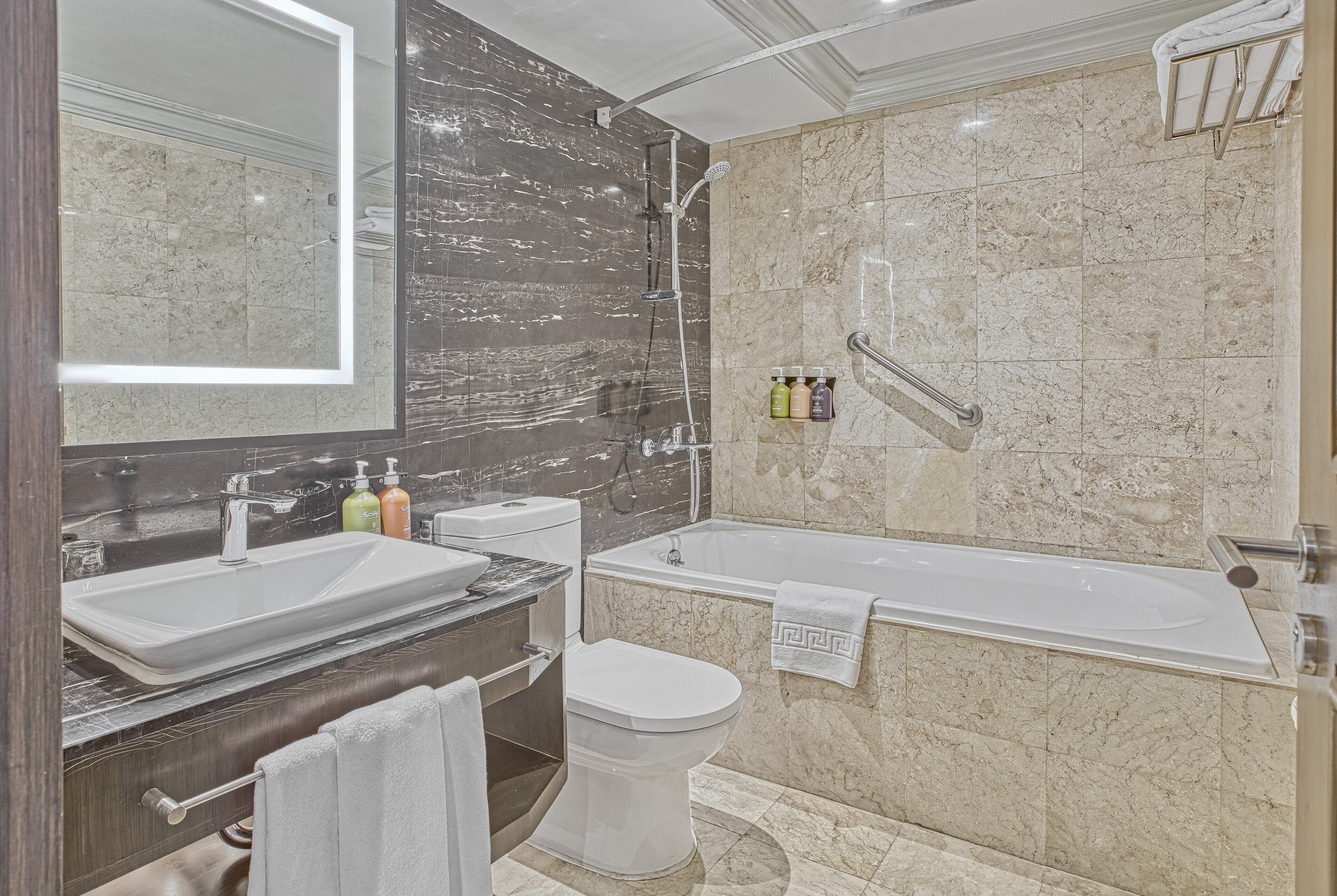 combined shower/bathtub, deep-soaking bathtub, free toiletries