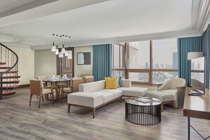 Minibar, in-room safe, individually decorated, individually furnished - Holiday Inn & Suites Manila Galleria by IHG (Pasig)