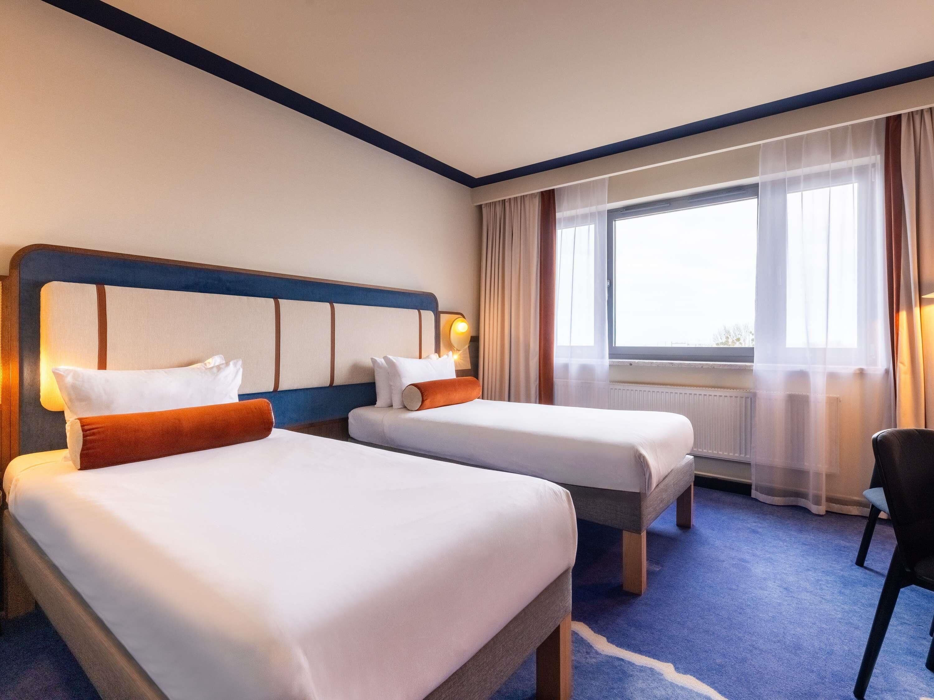 Classic Room, 2 Twin Beds, Sea View | Desk, iron/ironing board, rollaway beds, free WiFi