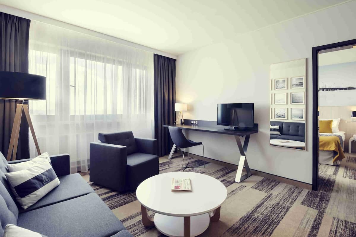 Executive Suite, 1 Queen Bed, Sea View | 1 bedroom, desk, iron/ironing board, rollaway beds