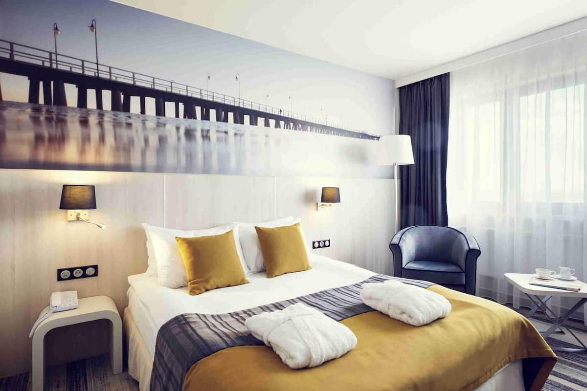 Privilege, Room, 1 Double Bed, Sea View | 1 bedroom, desk, iron/ironing board, rollaway beds