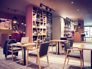 Lunch, dinner, brunch served; international cuisine  - Mercure Gdynia Centrum (Gdynia)