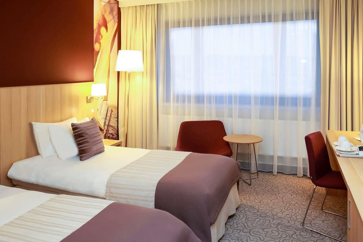 Habitación superior con 2 camas individuales, 2 camas individuales | Escritorio, tabla de planchar con plancha, camas extra y wifi gratis