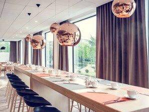 Se ofrece un desayuno bufé (80 PLN por persona)
