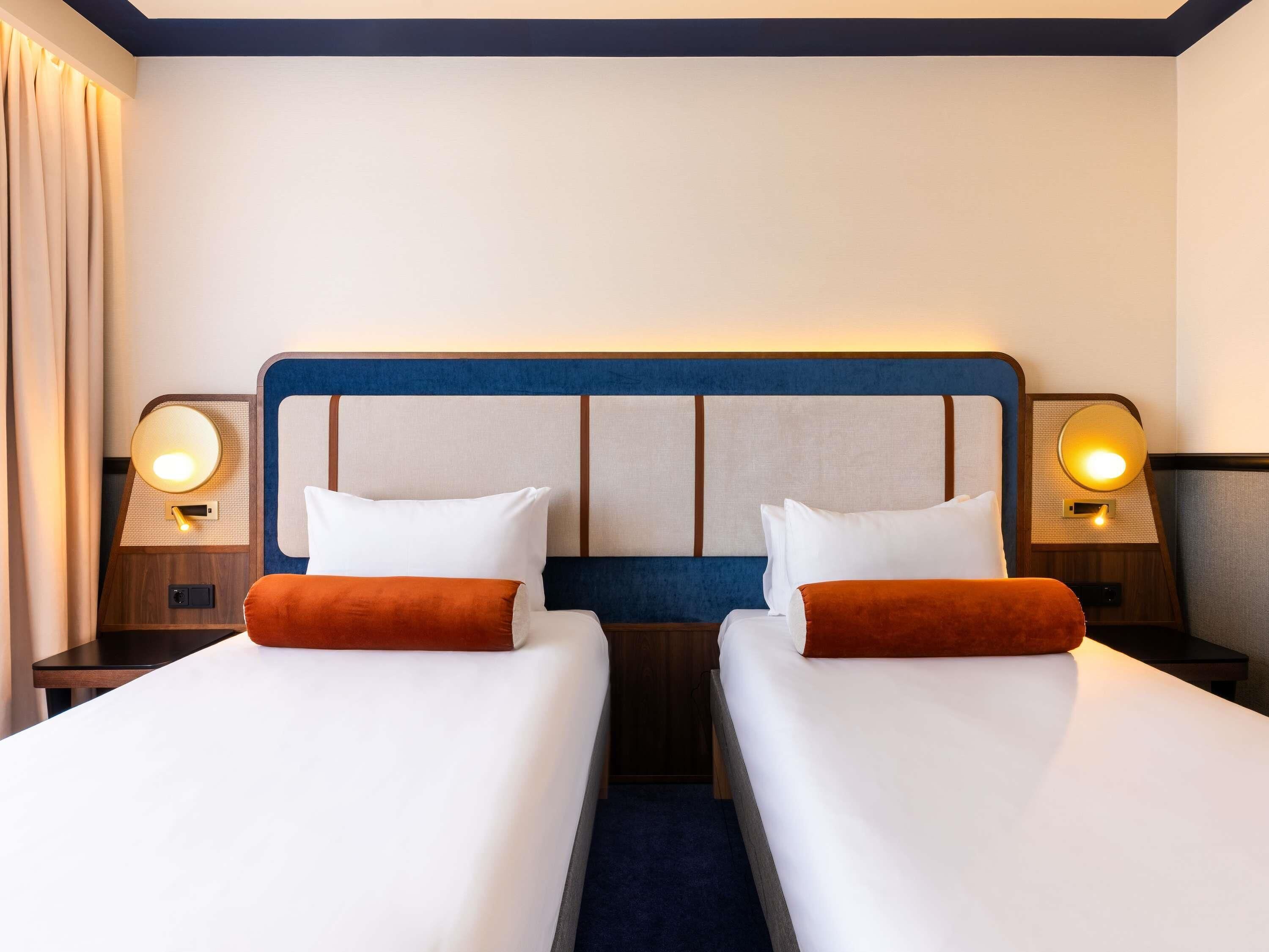 Classic Room, 2 Single Beds | Minibar, in-room safe, desk, iron/ironing board