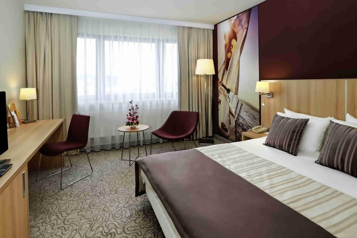 Superior Room, 1 Queen Bed, Sea View | 1 bedroom, desk, iron/ironing board, rollaway beds