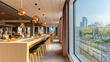 Tägliches Frühstücksbuffet (80 PLN pro Person)