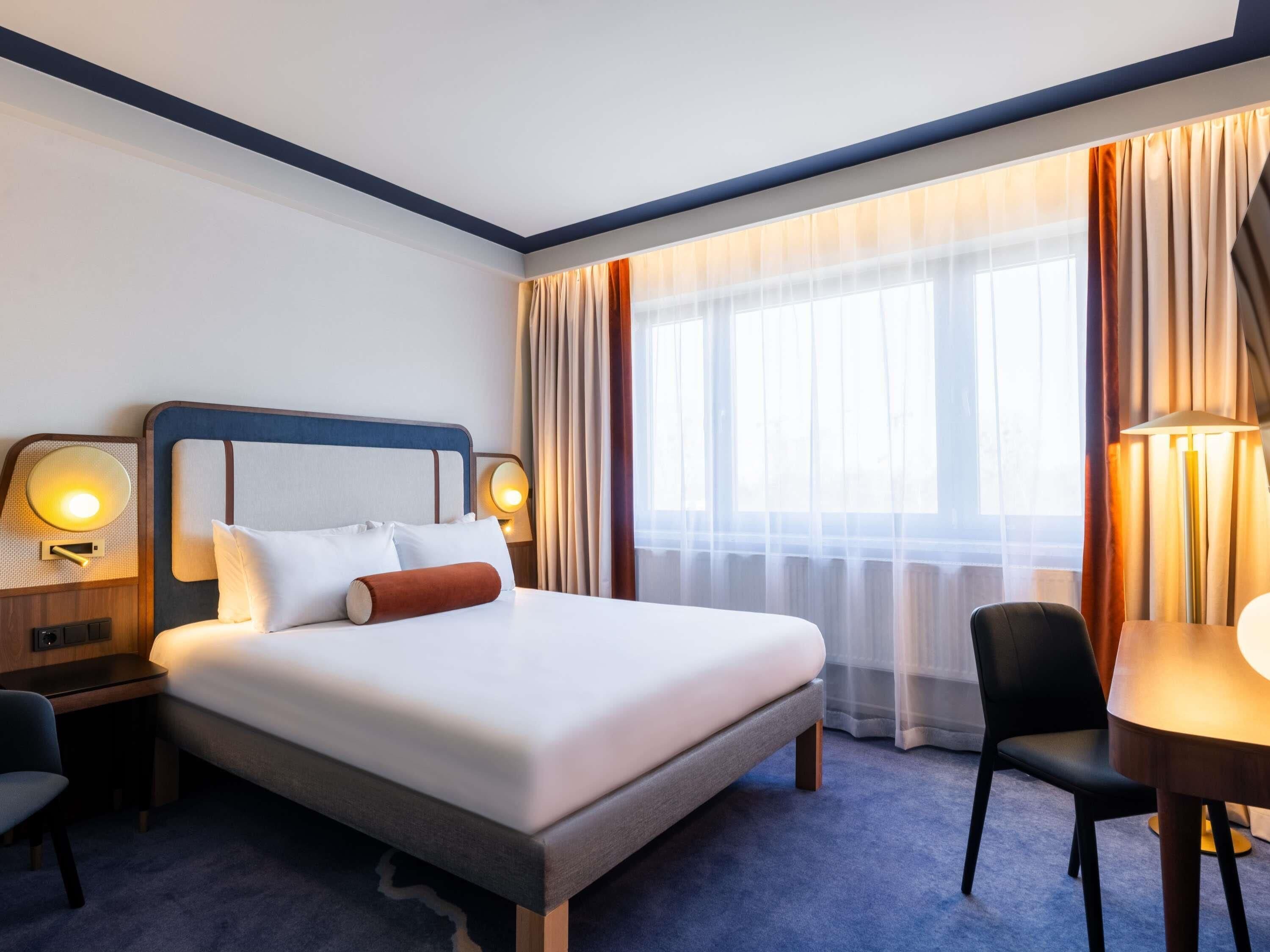 Classic Room, 1 Double Bed | Minibar, in-room safe, desk, iron/ironing board