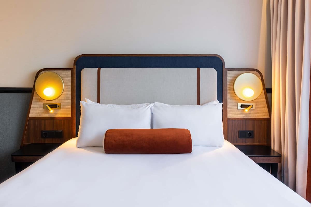 Desk, iron/ironing board, rollaway beds, free WiFi