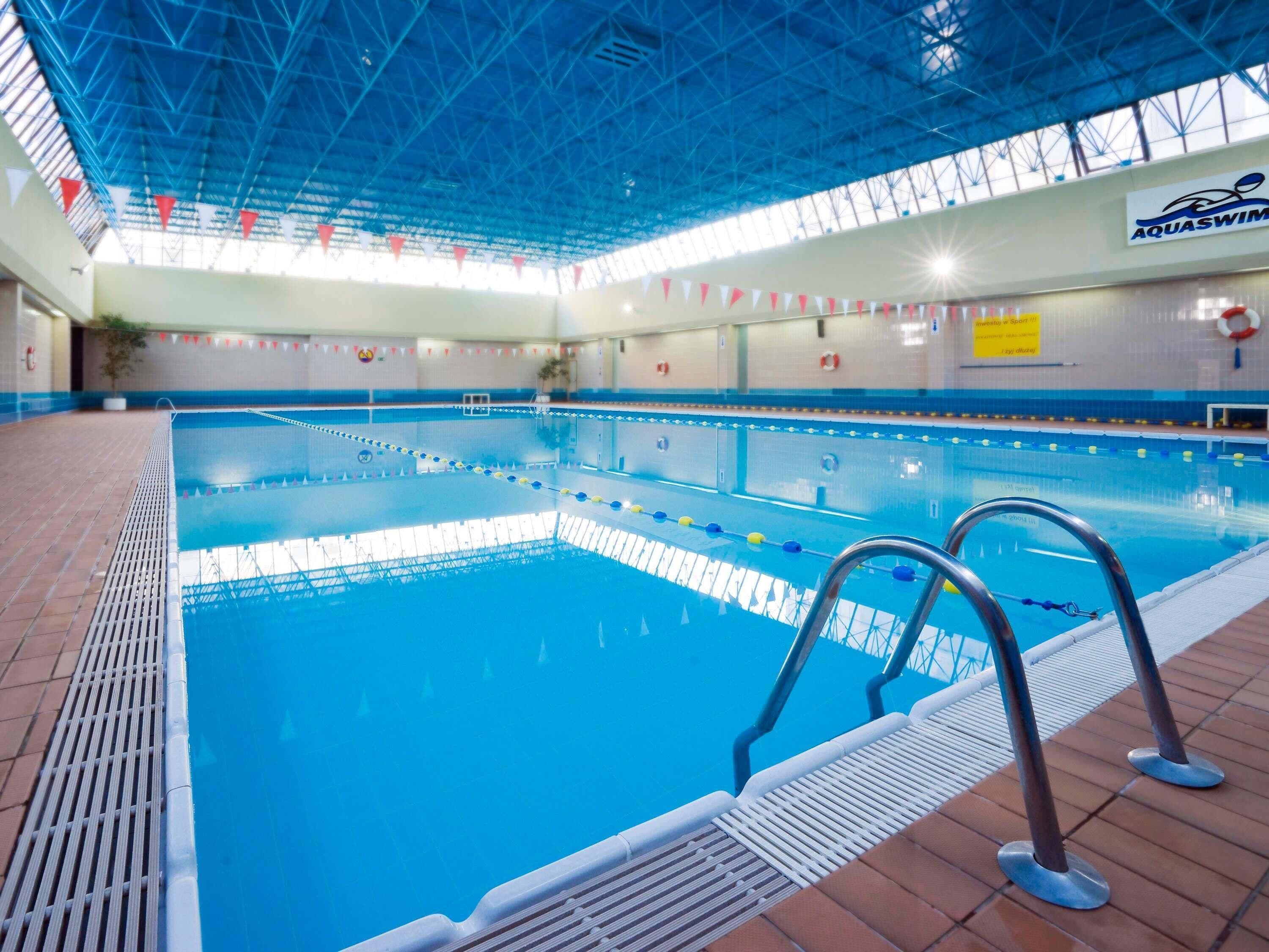 办公桌、熨斗/熨衣板、折叠床/加床（额外收费）、免费 WiFi