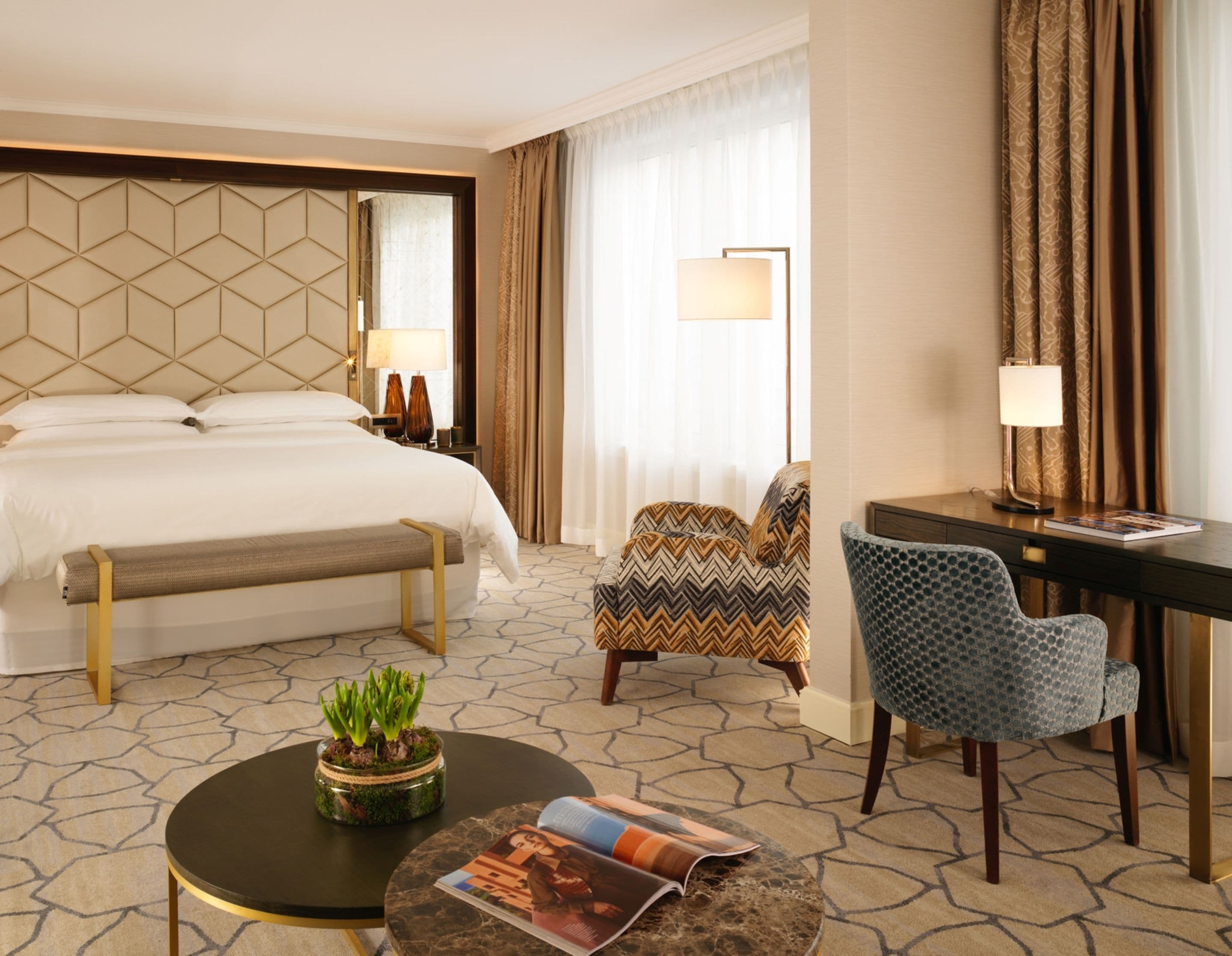 Junior Suite, 1 Bedroom | Hypo-allergenic bedding, minibar, in-room safe, desk