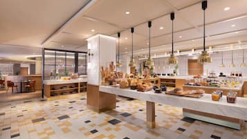 Daily buffet breakfast (PLN 130 per person)