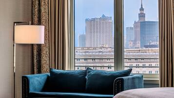 Premium Room, 1 King Bed | Hypo-allergenic bedding, minibar, in-room safe, desk