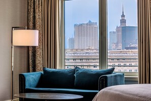 Premium Room, 1 King Bed, Non Smoking | Minibar, in-room safe, desk, blackout curtains