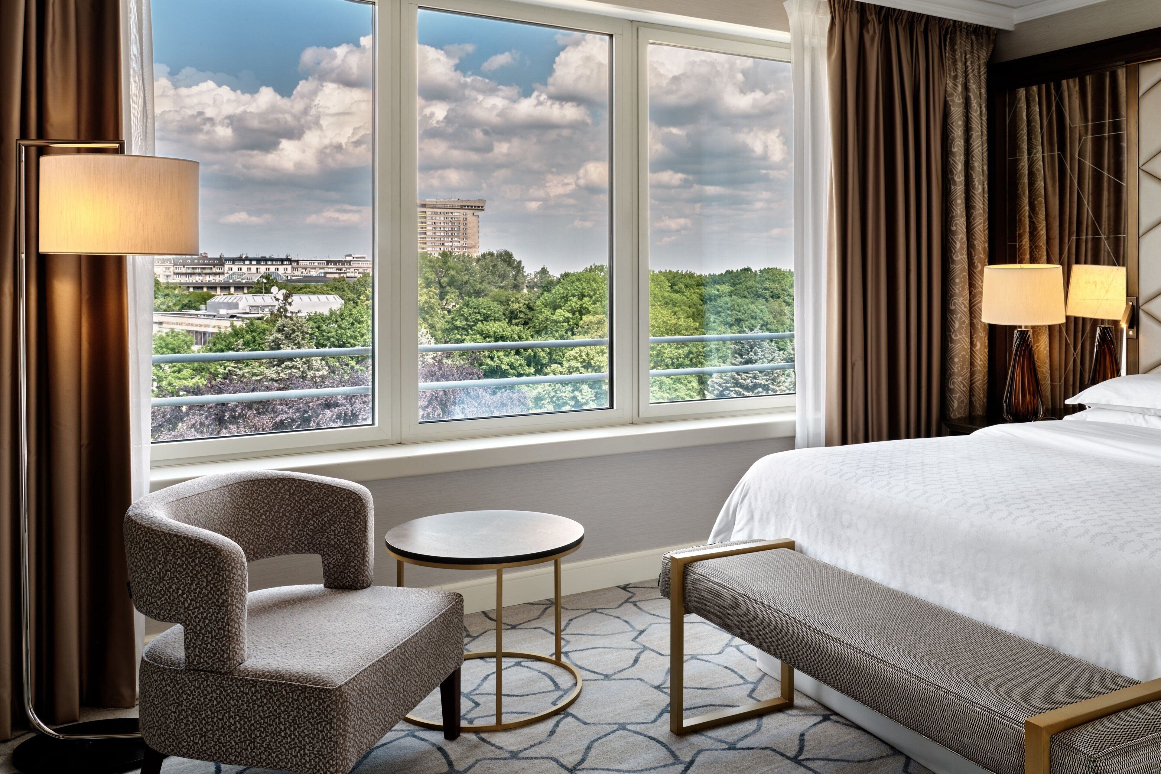 Deluxe Suite, 1 Bedroom | Hypo-allergenic bedding available, minibar, in-room safe, desk