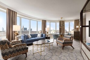Executive Suite, 1 King Bed, Non Smoking, City View | Living room