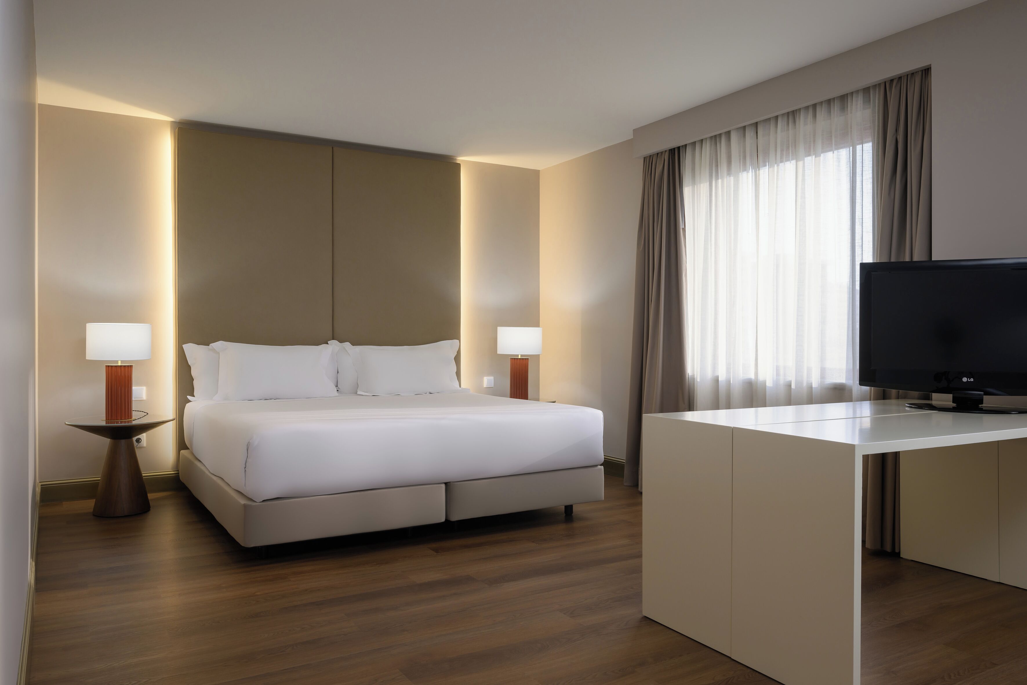junior suite | 1 bedroom, hypo-allergenic bedding, minibar, in-room safe