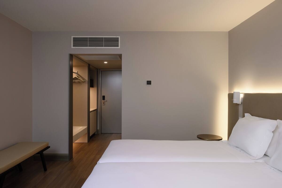 standard room | 1 bedroom, hypo-allergenic bedding, minibar, in-room safe