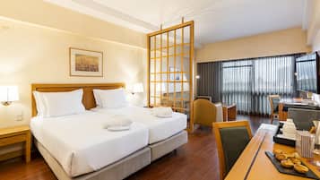 Family Room | Minibar, in-room safe, laptop workspace, blackout drapes