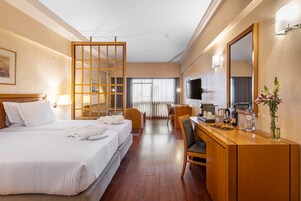 Family Room | Minibar, in-room safe, laptop workspace, blackout drapes